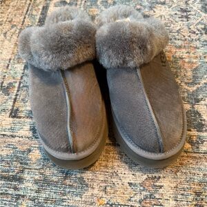 UGG disquette slippers Gray Fur-Lined Slippers